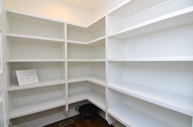 Building Photo - Stunner in East