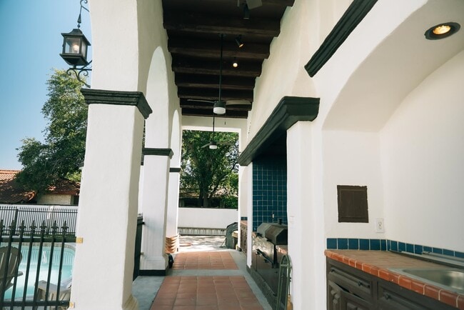 Building Photo - 415 Merlin Rd