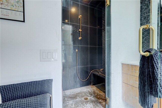 Building Photo - 18 Sibley Pl