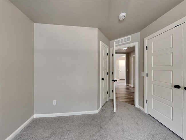 Building Photo - 460 Nest Cir