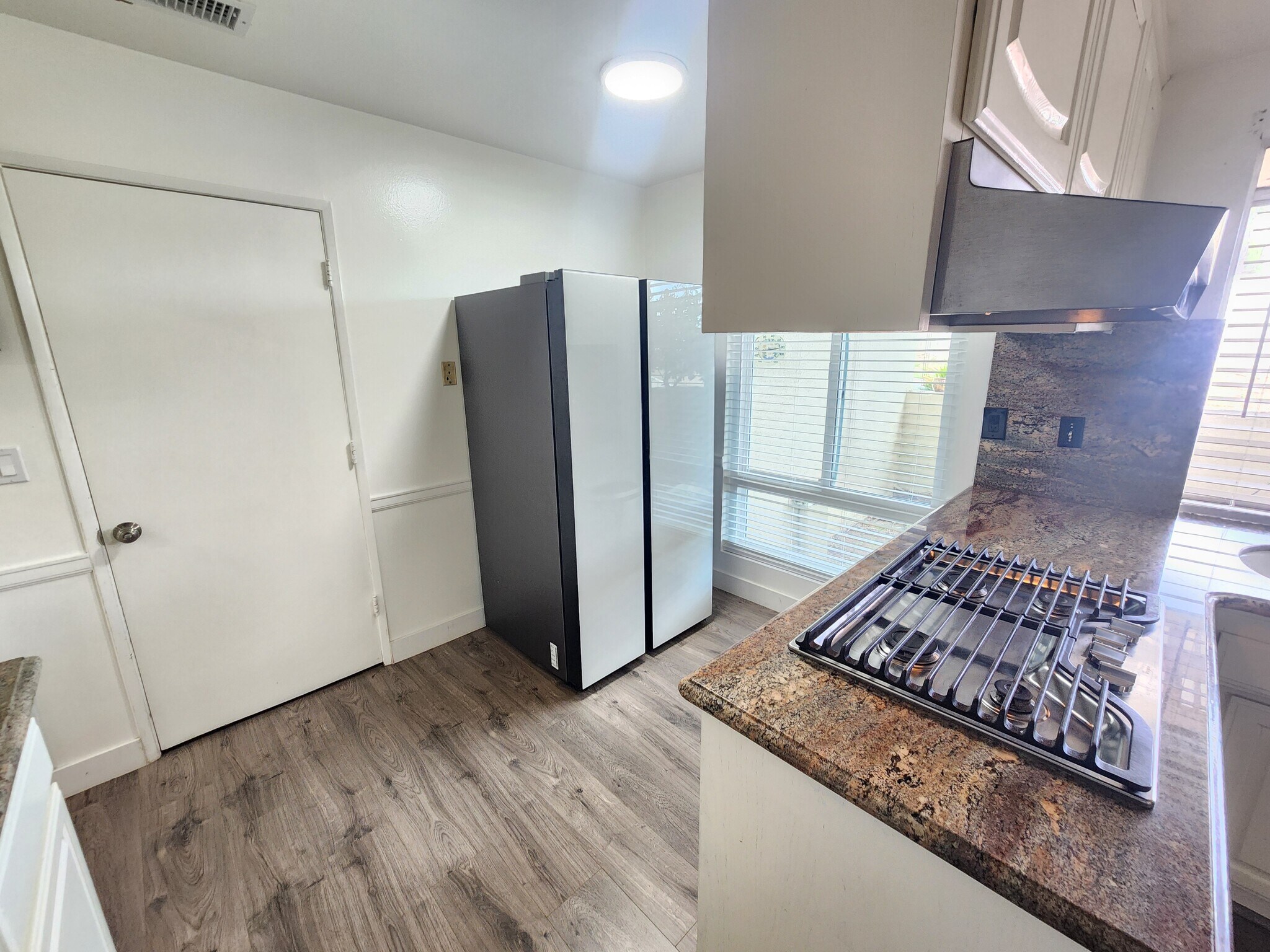 Building Photo - 11665 Babbitt Ave