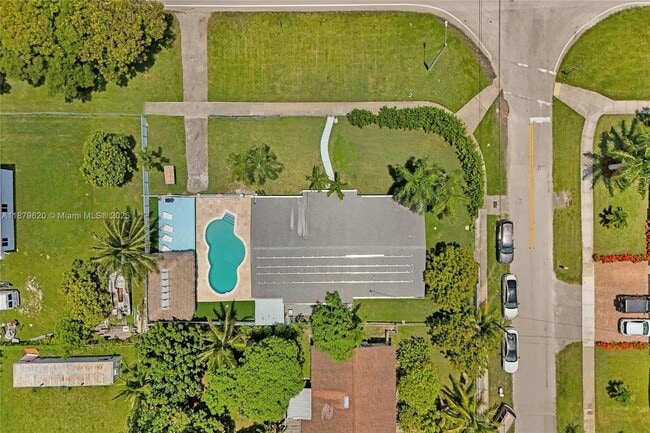 Building Photo - 16000 N Miami Ave