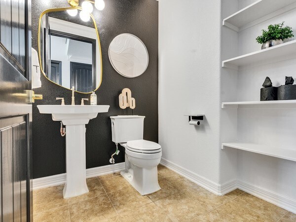 Building Photo - 2523 Watts St