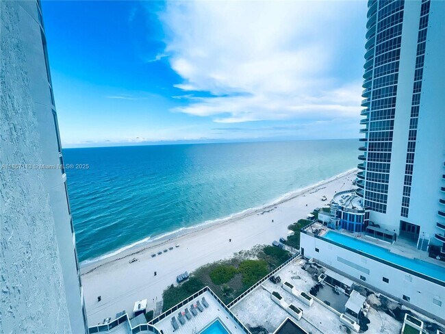 Building Photo - 16001 Collins Ave