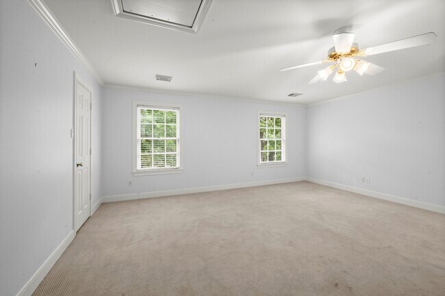 Building Photo - 3834 Southwestern St