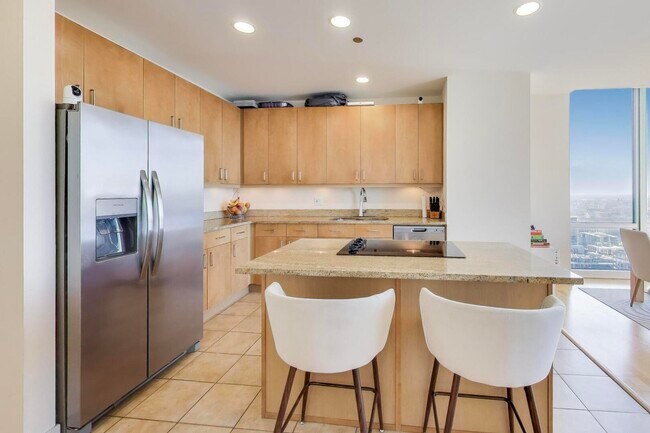 Building Photo - 737 W Washington Blvd