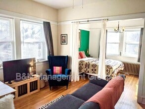 Building Photo - 1061 W Dakin St