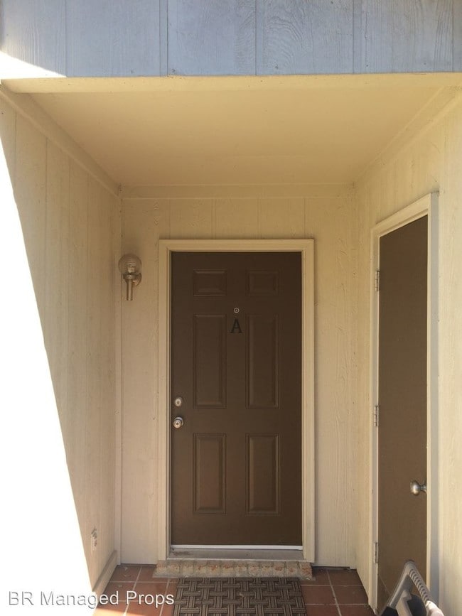 Building Photo - 2 br, 2 bath House - 8029 Summa Ave. #A