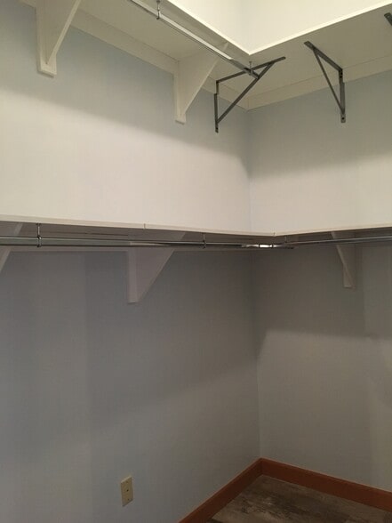 Building Photo - 121 S Main St