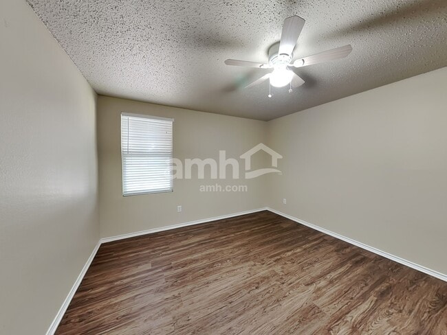 Building Photo - 16508 Jasmine Springs Dr