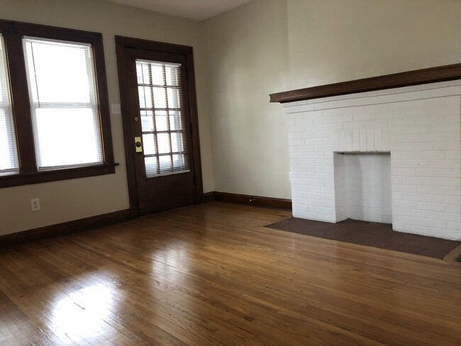 LR with decorative fireplace - 2509 Deming Ave