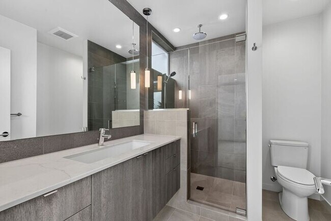 Building Photo - Hilltop Gem w/ AC and 360° Rooftop Views (1st Month Free)
