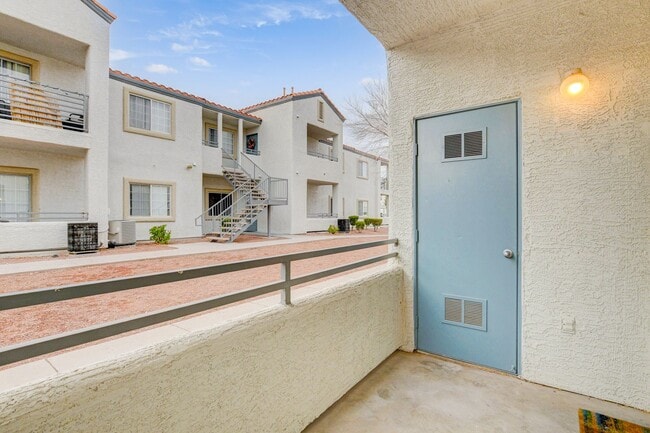 Building Photo - Beautiful 2 Bedroom 2 Full Bath Condo