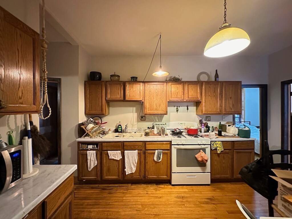 Building Photo - 937 N Hoyne Ave