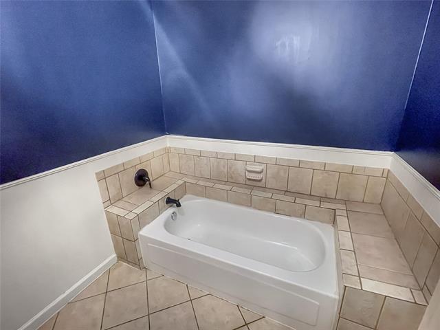 Building Photo - 4213 Avon Ct
