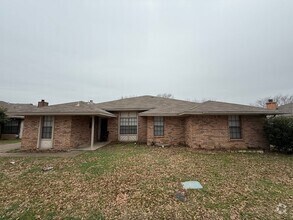 Building Photo - 3 bedroom 2 bathroom Duplex in 76015