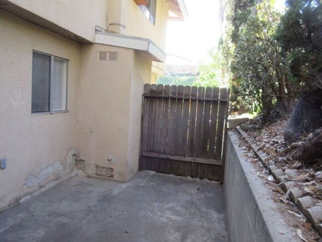 Building Photo - REALLY NICE 2BD & 1.5BA TOWNHOME IN FULLERTON
