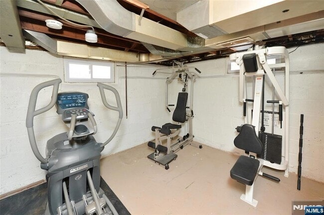 Building Photo - 483 Mt Prospect Ave