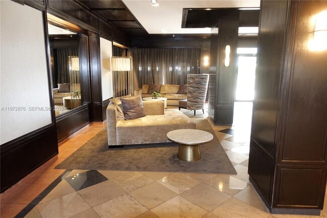 Building Photo - 600 NE 36th St