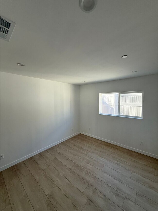 Building Photo - 22026 Saticoy St