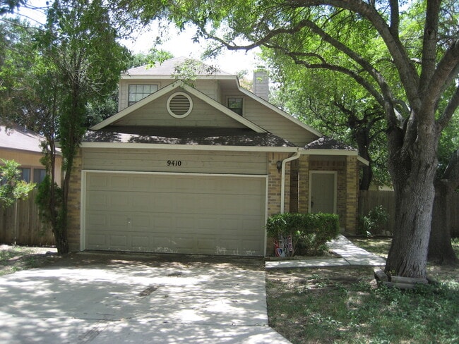 Building Photo - CUTE 3 BEDROOM IN NORTHSIDE ISD***GREAT FL...