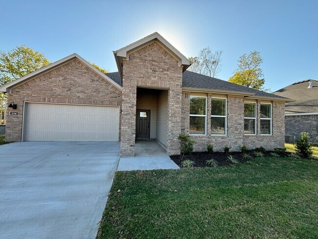 Building Photo - Coming Soon! Newer Construction!! 4 Bedroo...