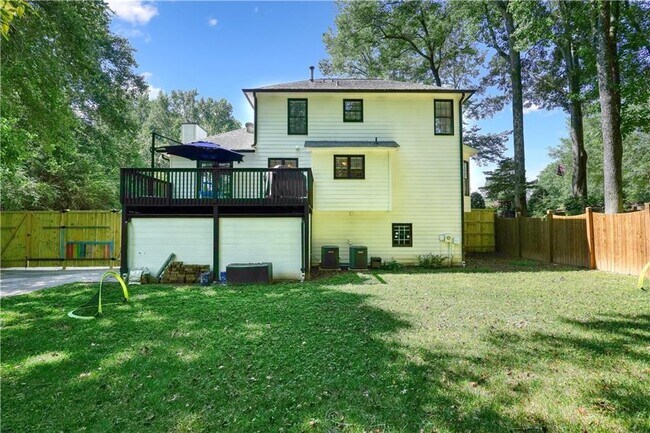 Building Photo - 3003 Maple Ln