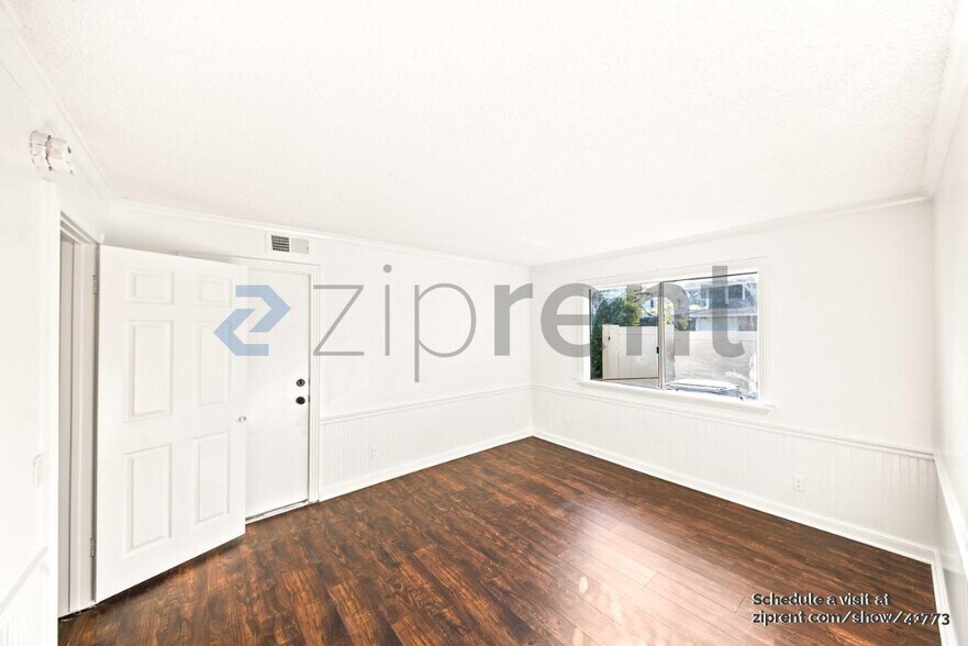 Building Photo - 14140 Oro Grande St