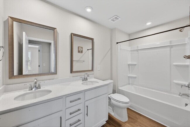 Building Photo - Like-New Harlem Home!