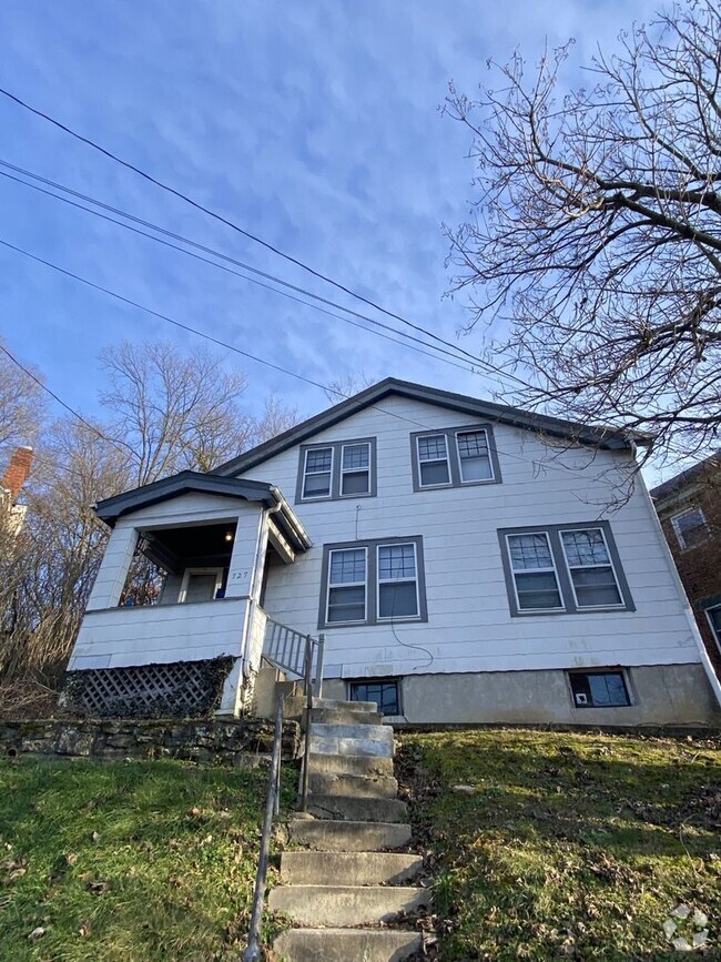 Building Photo - 3 Bedroom House In Clifton Near UC's Campus