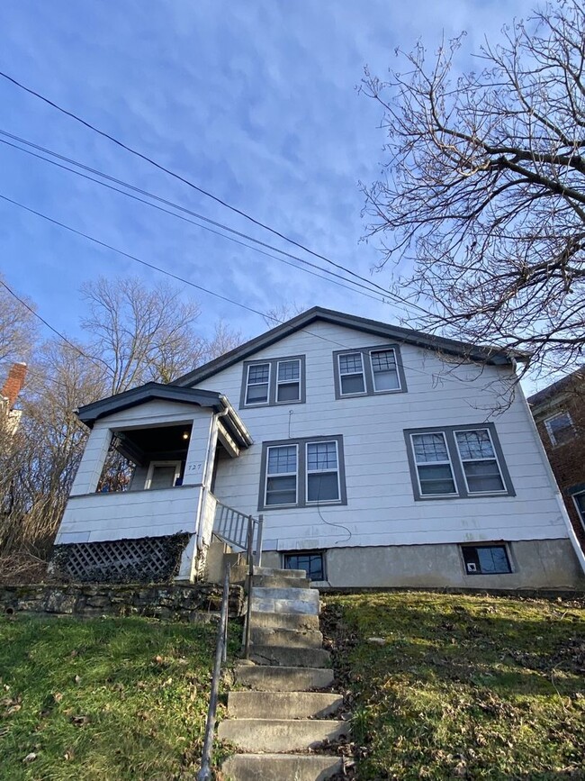 Primary Photo - 3 Bedroom House In Clifton Near UC's Campus