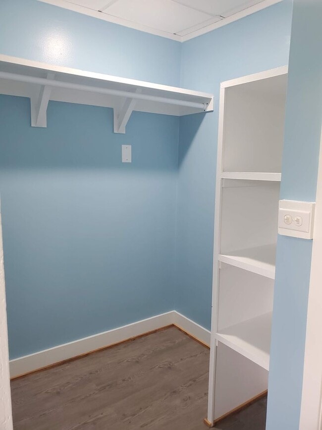 Building Photo - Utilities Included!!!!