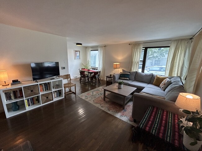 Building Photo - 138 Aikens Pl