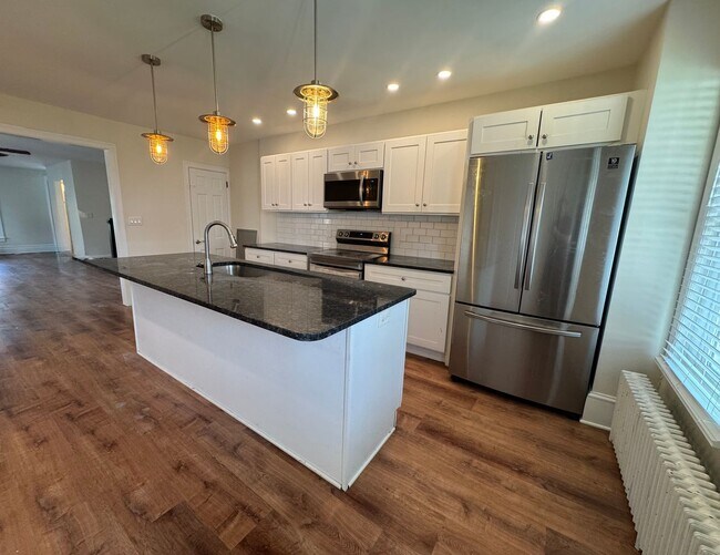 Building Photo - 3 Bedroom Home in Emmaus