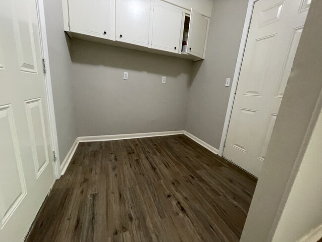 Building Photo - 1422 Wooddell Dr