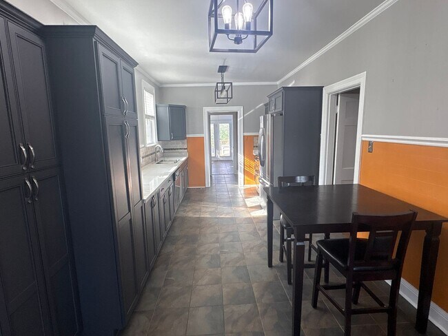 Building Photo - 5BR/2.5 Bath in Prime 12 South | Park-Facing | Two Sunrooms | Walkable Luxury Living