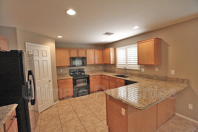 Building Photo - 16386 W Cottonwood St
