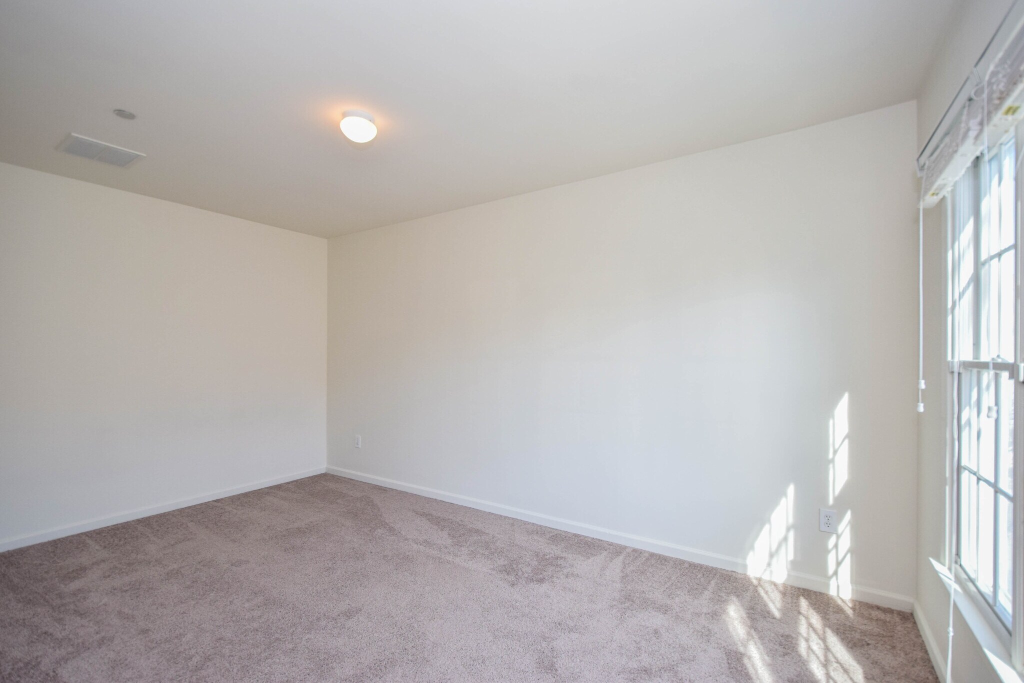 Building Photo - 67 Chelsea Ct