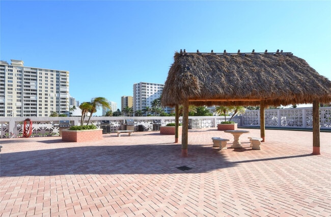 Building Photo - 405 N Ocean Blvd
