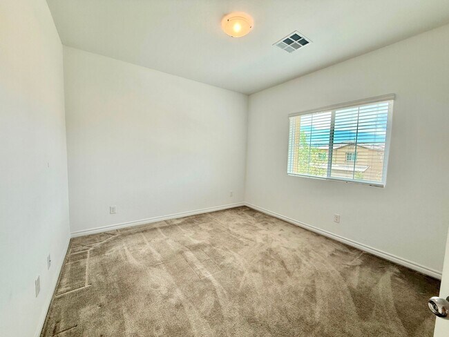 Building Photo - Gorgeous Home waiting for you!