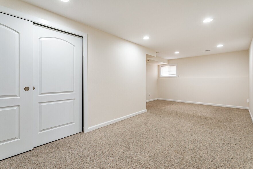 Building Photo - 6359 S Harlan Way