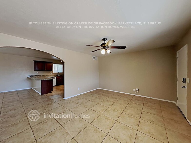 Building Photo - 3208 W Columbine Dr