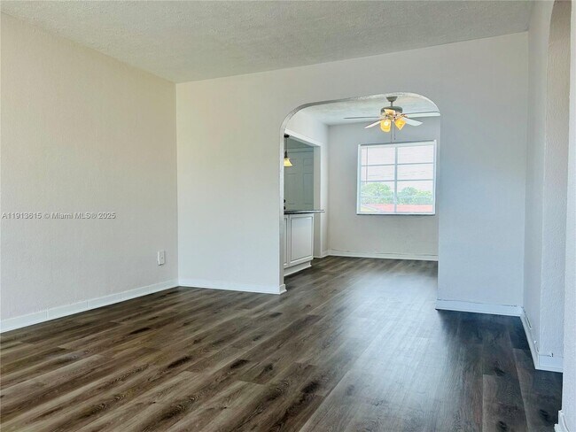 Building Photo - 1330 SW 6th St