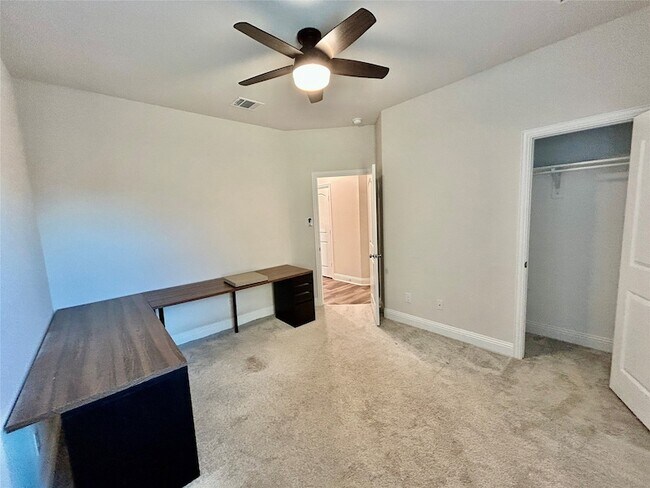 Building Photo - 541 Firethorn Dr