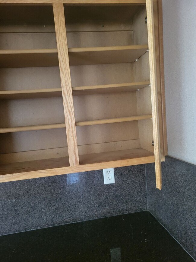 Building Photo - 5049 Pine Lake Ct