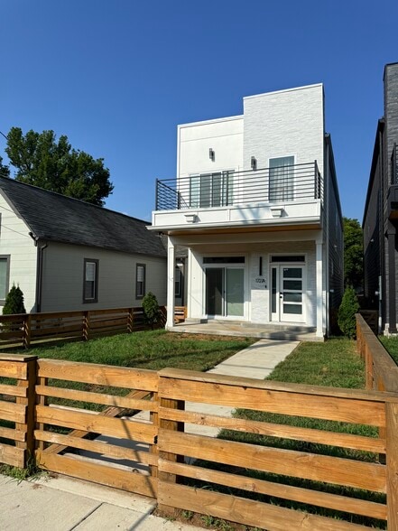 Primary Photo - 1727 Nassau St