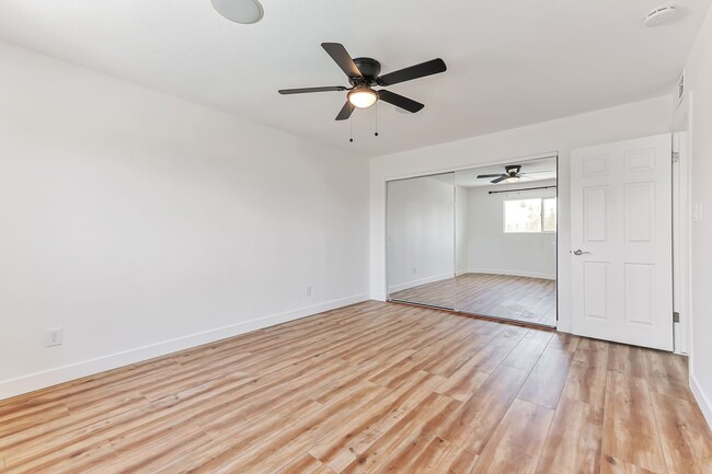 Building Photo - Massive Remodeled Tri-Level Near ASU with Diving Pool