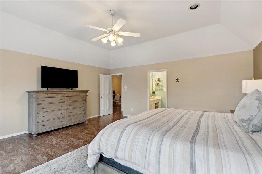 Building Photo - 7606 N Linpar Ct