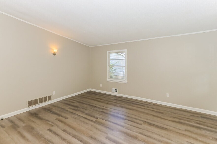 Building Photo - 503 Bernard Dr