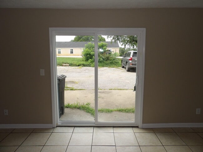 Building Photo - 468 Schenkel Ln